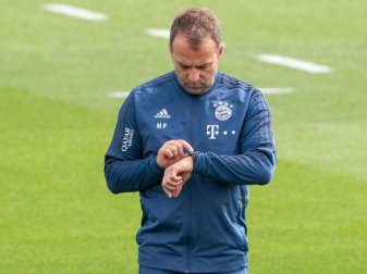 Bayern-Trainer Hansi Flick ist mit seinem Team aus dem Trainingslager zurückgekehrt. Foto: Peter Kneffel/dpa Bayern-Trainer Hansi Flick ist mit seinem Team aus dem Trainingslager zurückgekehrt. Foto: Peter Kneffel/dpa
