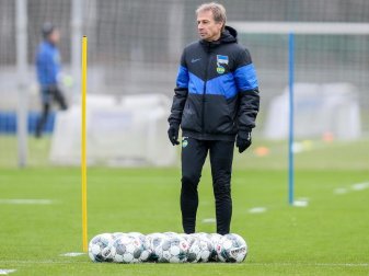 Genießt bei Hertha bereits hohes Ansehen: Coach Jürgen Klinsmann. Foto: Andreas Gora/dpa Genießt bei Hertha bereits hohes Ansehen: Coach Jürgen Klinsmann. Foto: Andreas Gora/dpa