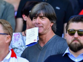 Ist oft bei SC-Spielen in seinem Wohnort Freiburg zu Gast: Bundestrainer Joachim Löw. Foto: Uwe Anspach/dpa Ist oft bei SC-Spielen in seinem Wohnort Freiburg zu Gast: Bundestrainer Joachim Löw. Foto: Uwe Anspach/dpa