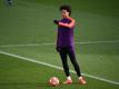 Hat bei Manchester City wieder das Training mit dem Ball aufgenommen: Leroy Sané. Foto: Ina Fassbender/dpa