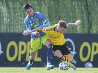 BVB-Kapitän Marco Reus (r) feierte mit Dortmund einen deutlichen Sieg gegen Feyenoord Rotterdam. Foto: Friso Gentsch/dpa BVB-Kapitän Marco Reus (r) feierte mit Dortmund einen deutlichen Sieg gegen Feyenoord Rotterdam. Foto: Friso Gentsch/dpa