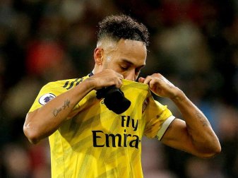 Pierre-Emerick Aubameyang traf zu Arsenals Führung und wurde später vom Platz gestellt. Foto: Mark Kerton/PA Wire/dpa Pierre-Emerick Aubameyang traf zu Arsenals Führung und wurde später vom Platz gestellt. Foto: Mark Kerton/PA Wire/dpa