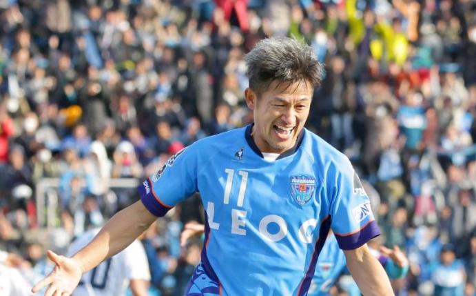 Hat auch mit bald 53 noch nicht genug: Kazuyoshi Miura. Foto: Uncredited/AP/dpa
