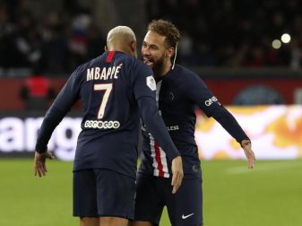 Kylian Mbappe (l) und Neymar wollen beide bei den Olympischen Spielen dabei sein. Foto: Thibault Camus/AP/dpa Kylian Mbappe (l) und Neymar wollen beide bei den Olympischen Spielen dabei sein. Foto: Thibault Camus/AP/dpa