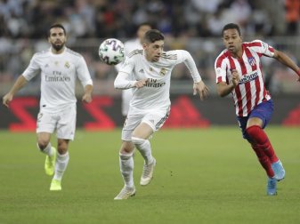 Federico Valverde (M.) sah im Supercup-Finale die Rote Karte. Foto: Hassan Ammar/AP/dpa Federico Valverde (M.) sah im Supercup-Finale die Rote Karte. Foto: Hassan Ammar/AP/dpa