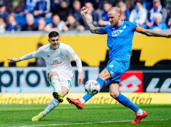 Sind nun Teamkollegen in Bremen: Milot Rashica (l) und Kevin Vogt. Foto: Uwe Anspach/dpa Sind nun Teamkollegen in Bremen: Milot Rashica (l) und Kevin Vogt. Foto: Uwe Anspach/dpa