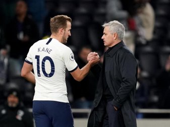 Tottenham Hotspurs Starstürmer Harry Kane und Trainer Jose Mourinho. Foto: John Walton/PA Wire/dpa Tottenham Hotspurs Starstürmer Harry Kane und Trainer Jose Mourinho. Foto: John Walton/PA Wire/dpa