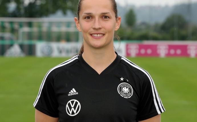 Bayern verlängert mit Torhüterin Laura Benkarth