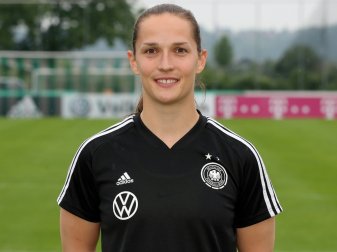 Bayern verlängert mit Torhüterin Laura Benkarth Bayern verlängert mit Torhüterin Laura Benkarth