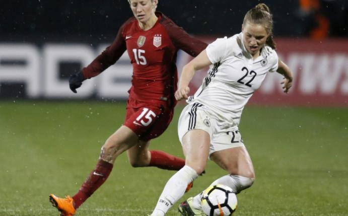 Tabea Kemme (r.) beendet vorzeitig ihre Karriere