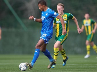 Kevin Akpoguma hat seinen Vertrag in Hoffenheim verlängert. Foto: Friso Gentsch/dpa Kevin Akpoguma hat seinen Vertrag in Hoffenheim verlängert. Foto: Friso Gentsch/dpa