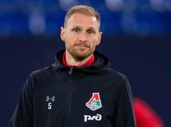 Der 1. FC Köln ist an einer Verpflichtung von Benedikt Höwedes interessiert. Foto: Guido Kirchner/dpa Der 1. FC Köln ist an einer Verpflichtung von Benedikt Höwedes interessiert. Foto: Guido Kirchner/dpa