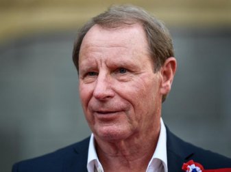 Der frühere Bundestrainer Berti Vogts plädiert für ein Pflichtpraktikum im Ausland für angehende Trainer. Foto: Patrick Seeger/dpa Der frühere Bundestrainer Berti Vogts plädiert für ein Pflichtpraktikum im Ausland für angehende Trainer. Foto: Patrick Seeger/dpa