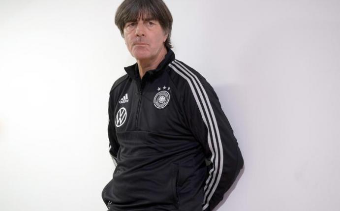 Hat mit dem DFB-Team bei der EM harte Brocken als Gruppengegner: Bundestrainer Joachim Löw. Foto: Federico Gambarini/dpa