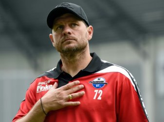 Trainer Baumgart rechnet mit Verstärkung im Mittelfeld Trainer Baumgart rechnet mit Verstärkung im Mittelfeld