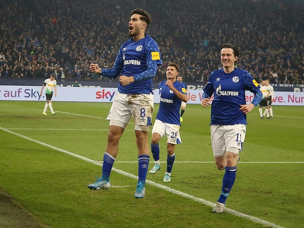 Schalke schlägt Mönchengladbach - Serdar erzielt das 1:0