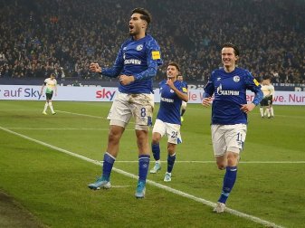 Schalke schlägt Mönchengladbach - Serdar erzielt das 1:0 Schalke schlägt Mönchengladbach - Serdar erzielt das 1:0