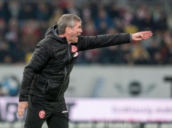 Erhielt von der Vereinsführung Rückendeckung: Fortuna-Trainer Friedhelm Funkel. Foto: Bernd Thissen/dpa Erhielt von der Vereinsführung Rückendeckung: Fortuna-Trainer Friedhelm Funkel. Foto: Bernd Thissen/dpa