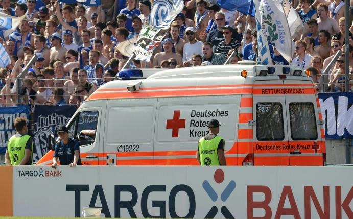 Fan muss zu Beginn des Spiels reanimiert werden