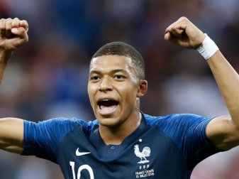 Kylian Mbappé äußert sich zurückhaltend zu Wechselspekulationen. Foto: Francisco Seco/AP/dpa Kylian Mbappé äußert sich zurückhaltend zu Wechselspekulationen. Foto: Francisco Seco/AP/dpa