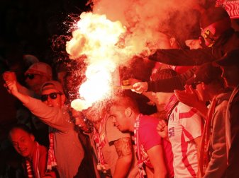 Kölner Fans hatten gegen Mainz Pyro gezündet Kölner Fans hatten gegen Mainz Pyro gezündet