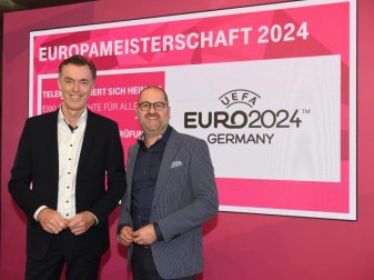 Die EM 2024 wird in Deutschland von der Telekom übertragen: Michael Hagspihl (l) von der Telekom und Michael Schuld, Chef des Streaming-Anbieters Magenta TV. Foto: Felix Hörhager/dpa Die EM 2024 wird in Deutschland von der Telekom übertragen: Michael Hagspihl (l) von der Telekom und Michael Schuld, Chef des Streaming-Anbieters Magenta TV. Foto: Felix Hörhager/dpa