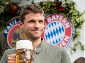 Das Zuzeln von Weißwürsten ist nicht so sein Ding: Thomas Müller. Foto: Matthias Balk/dpa