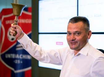 Fordert schon seit einer Weile die Eingliederung der 3. Liga unter das Dach der DFL: Unterhachings Vereinspräsident Manfred Schwabl. Foto: Sven Hoppe/dpa Fordert schon seit einer Weile die Eingliederung der 3. Liga unter das Dach der DFL: Unterhachings Vereinspräsident Manfred Schwabl. Foto: Sven Hoppe/dpa