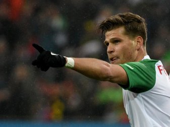 Treffsicher: Augsburgs Florian Niederlechner. Foto: Stefan Puchner/dpa Treffsicher: Augsburgs Florian Niederlechner. Foto: Stefan Puchner/dpa