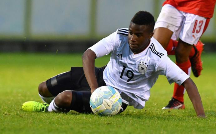  Moukoko könnte schon bald in der Bundesliga spielen