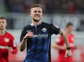Der Einsatz von Paderborn Dennis Srbeny im Spiel gegen den SC Freiburg ist fraglich. Foto: Friso Gentsch/dpa Der Einsatz von Paderborn Dennis Srbeny im Spiel gegen den SC Freiburg ist fraglich. Foto: Friso Gentsch/dpa