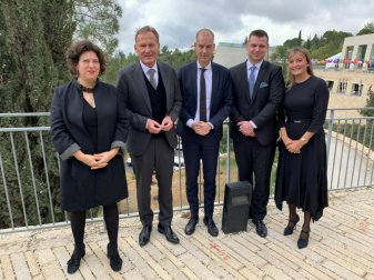 Welt-Holocaust-Forum: Watzke (2.v.l.) ist in Jerusalem