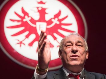 Positioniert sich immer wieder klar gegen rechts: Eintracht-Präsident Peter Fischer. Foto: Frank Rumpenhorst/dpa