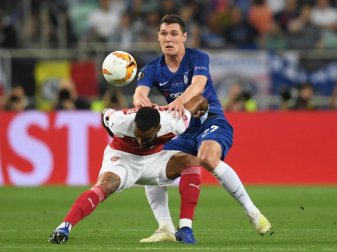 Andreas Christensen (r) soll bei RB Leipzig hoch im Kurs stehen. Foto: Arne Dedert/dpa Andreas Christensen (r) soll bei RB Leipzig hoch im Kurs stehen. Foto: Arne Dedert/dpa