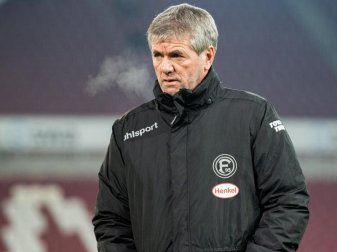 Ist bei Fortuna Düsseldorf in die Kritik geraten: Trainer Friedhelm Funkel. Foto: Tom Weller/dpa Ist bei Fortuna Düsseldorf in die Kritik geraten: Trainer Friedhelm Funkel. Foto: Tom Weller/dpa