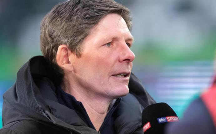 «Wenn wir mit zwei Niederlagen in die Rückrunde starten, können wir dieses Thema ad acta legen», sagte Wolfsburgs Trainer Oliver Glasner zur Europa League. Foto: Peter Steffen/dpa