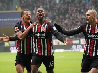 Frankfurts Almamy Toure (M) jubelt nach seinem Tor zum 1:0 gegen Leipzig. Foto: Thomas Frey/dpa Frankfurts Almamy Toure (M) jubelt nach seinem Tor zum 1:0 gegen Leipzig. Foto: Thomas Frey/dpa