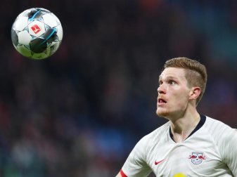 Will lieber den EM-Titel als die Meisterschaft: Marcel Halstenberg. Foto: Jan Woitas/zb/dpa Will lieber den EM-Titel als die Meisterschaft: Marcel Halstenberg. Foto: Jan Woitas/zb/dpa