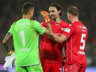 Neven Subotic (M) steht seit dieser Saison bei Union Berlin unter Vertrag. Foto: Andreas Gora/dpa Neven Subotic (M) steht seit dieser Saison bei Union Berlin unter Vertrag. Foto: Andreas Gora/dpa