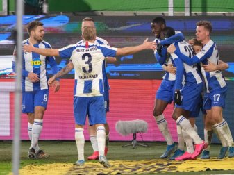 Hertha BSC feierte einen glücklichen Sieg in Wolfsburg. Foto: Peter Steffen/dpa Hertha BSC feierte einen glücklichen Sieg in Wolfsburg. Foto: Peter Steffen/dpa