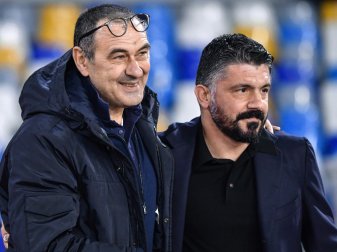 Gattuso (r.) und Neapel schlagen Maurizio Sarris Juve Gattuso (r.) und Neapel schlagen Maurizio Sarris Juve
