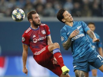 Steht kurz vor einem Wechsel zu Hertha BSC: Lucas Tousart (l). Foto: Dmitri Lovetsky/AP/dpa Steht kurz vor einem Wechsel zu Hertha BSC: Lucas Tousart (l). Foto: Dmitri Lovetsky/AP/dpa