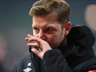 Mit Bremen mitten im Abstiegskampf: Werder-Coach Florian Kohfeldt. Foto: Carmen Jaspersen/dpa Mit Bremen mitten im Abstiegskampf: Werder-Coach Florian Kohfeldt. Foto: Carmen Jaspersen/dpa