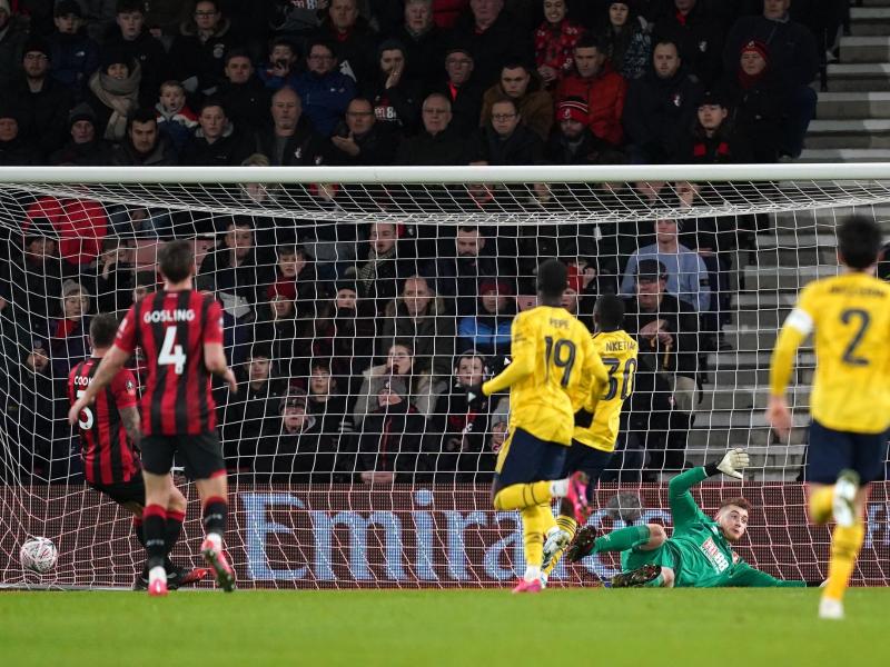 Eddie Nketiah (M) erzielte den Treffer zum 2:0 für den FC Arsenal. Foto: John Walton/PA Wire/dpa