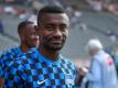 Salomon Kalou spielt in den Planungen von Hertha-Cheftrainer Jürgen Klinsmann derzeit keine Rolle. Foto: Andreas Gora/dpa