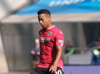 Verlässt Hannover 96 schon wieder: Ex-Nationalspieler Dennis Aogo. Foto: Peter Steffen/dpa