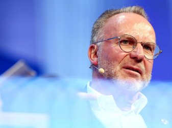 Sieht keinen Bedarf in Sachen Neuverpflichtungen: Bayern-Boss Karl-Heinz Rummenigge. Foto: Roland Weihrauch/dpa Sieht keinen Bedarf in Sachen Neuverpflichtungen: Bayern-Boss Karl-Heinz Rummenigge. Foto: Roland Weihrauch/dpa