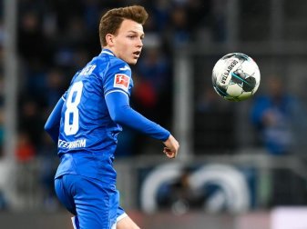 Dennis Geiger fällt vorerst aus. Foto: Tom Weller/dpa Dennis Geiger fällt vorerst aus. Foto: Tom Weller/dpa