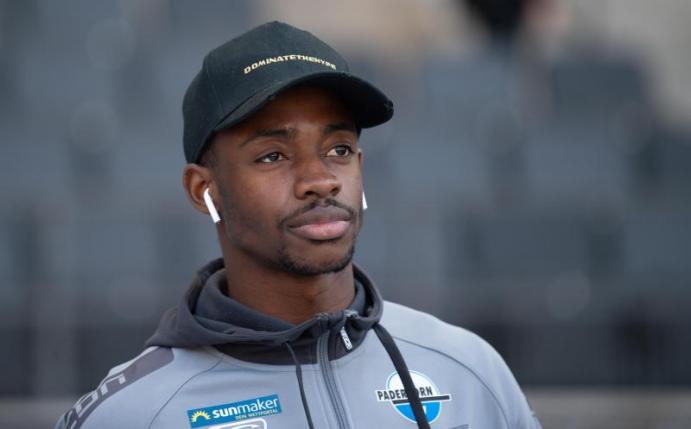 Spielt in den Planungen von Paderborns Trainer Steffen Baumgart keine Rolle mehr: Babacar Gueye. Foto: Soeren Stache/dpa-Zentralbild/dpa