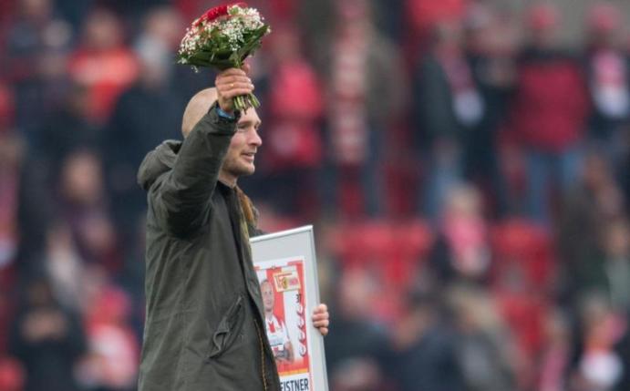 Toni Leistner 2018 bei seiner Verabschiedung von Union Berlin im Stadion An der Alten Försterei. Foto: Annegret Hilse/dpa